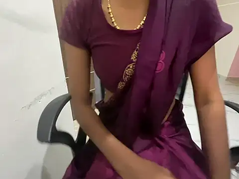 Honeyberose online show from January 8, 2025, 11:10 am