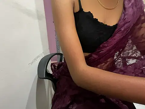 Honeyberose online show from January 11, 2025, 10:51 am