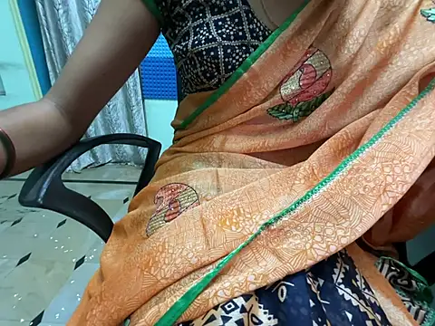 Honeyberose online show from January 24, 2025, 10:11 am