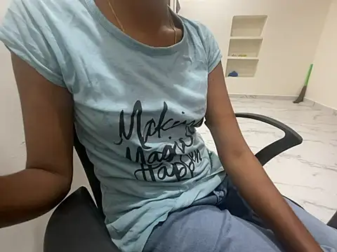 Honeyberose online show from February 4, 2025, 4:29 pm