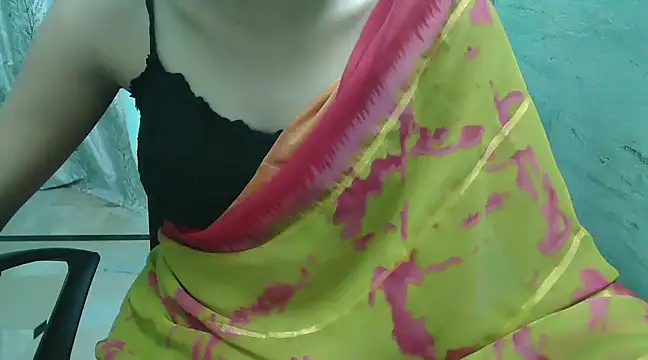 Honeyberose online show from March 21, 2025, 7:11 am