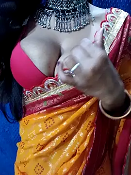 Snapshot of Savita_hotmom chatting on February 8, 2026, 4:10 pm Savita hotmom online show from February 8, 2026, 4:10 pm