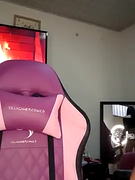 Lanna hott  online show from November 20, 2025, 7:57 pm