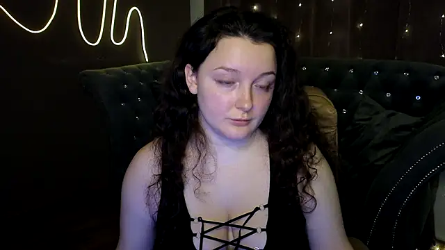 GloriNichols online show from December 13, 2024, 1:44 pm