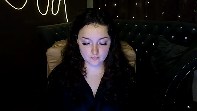 GloriNichols online show from December 21, 2024, 1:32 pm