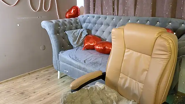 GloriNichols online show from March 23, 2025, 6:26 am