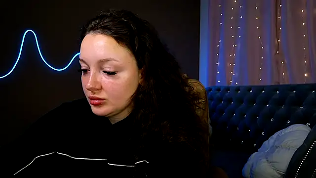 GloriNichols online show from September 23, 2025, 5:21 am