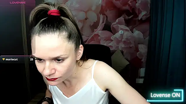 AriaGray online show from November 4, 2025, 5:17 am