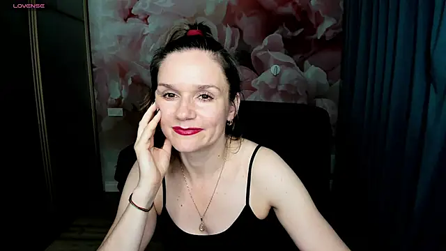 AriaGray online show from November 25, 2025, 2:22 am