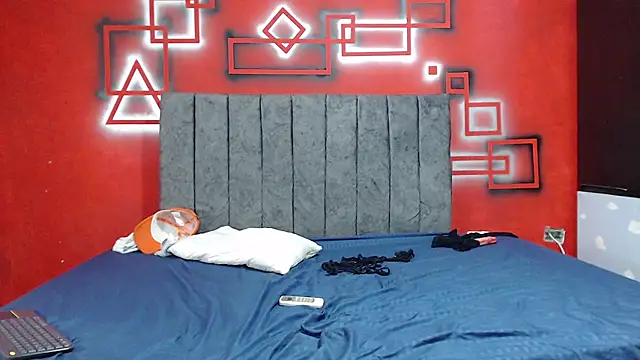 FerneyManti online show from November 15, 2025, 2:13 pm