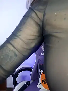 Snapshot of Aria_Bennett21 chatting on February 14, 2026, 7:27 am Aria Bennett21 online show from February 14, 2026, 7:27 am