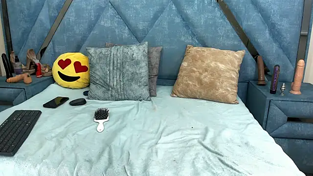 Aura love69 online show from April 5, 2026, 6:32 am