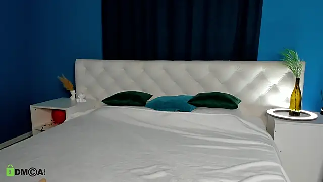 Eva  Lewis online show from November 30, 2025, 1:09 am