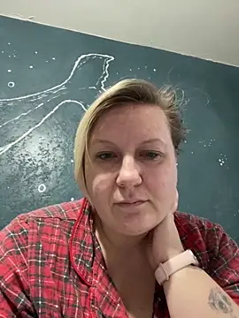 Snapshot of CuteHanna chatting on December 18, 2025, 8:31 am CuteHanna online show from December 18, 2025, 8:31 am