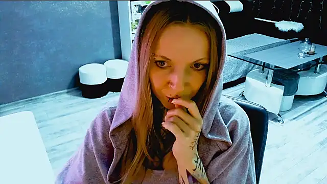 InesGold online show from October 17, 2025, 8:22 pm