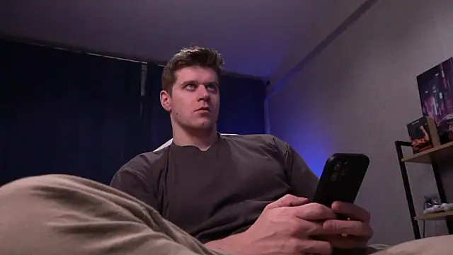 Snapshot of Bruno_Banani chatting on February 14, 2026, 8:05 pm Bruno Banani online show from February 14, 2026, 8:05 pm