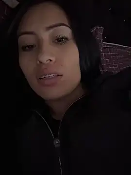 Snapshot of Sara_luna_ chatting on December 20, 2024, 6:35 pm Sara luna  online show from December 20, 2024, 6:35 pm