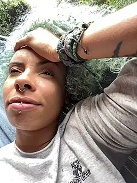 sammoura01 online show from September 26, 2025, 3:27 pm