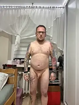 Snapshot of PierreNaked89 chatting on November 17, 2025, 11:32 pm PierreNaked89 online show from November 17, 2025, 11:32 pm