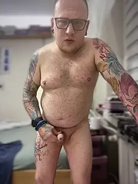 Snapshot of PierreNaked89 chatting on December 17, 2025, 9:32 pm PierreNaked89 online show from December 17, 2025, 9:32 pm