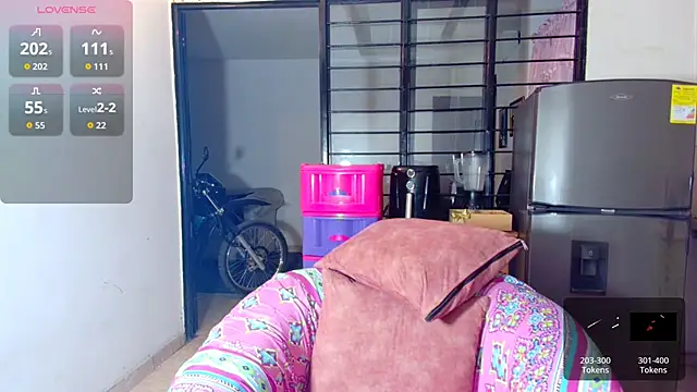 CiaraEbony online show from October 27, 2025, 9:46 am