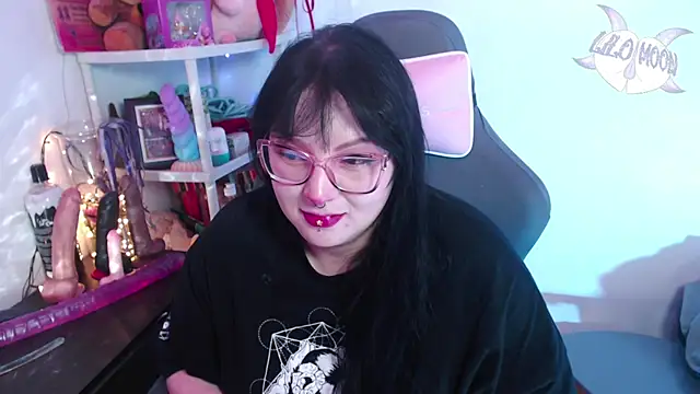 Snapshot of LiloMoon69 chatting on December 13, 2024, 6:21 am LiloMoon69 online show from December 13, 2024, 6:21 am
