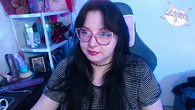 Snapshot of LiloMoon69 chatting on January 27, 2025, 4:30 am LiloMoon69 online show from January 27, 2025, 4:30 am