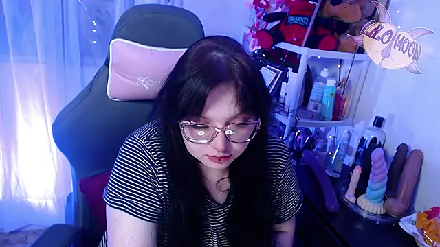 Snapshot of LiloMoon69 chatting on February 22, 2025, 4:07 am LiloMoon69 online show from February 22, 2025, 4:07 am