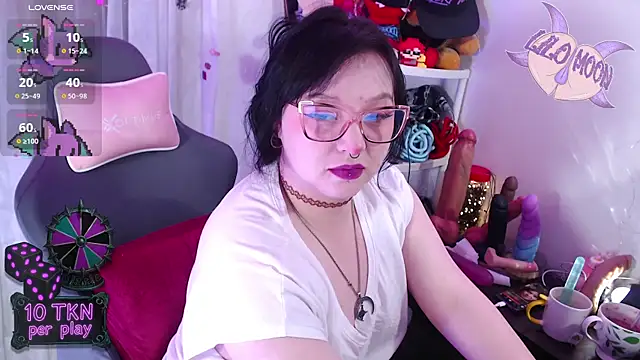 Snapshot of LiloMoon69 chatting on November 17, 2025, 2:56 pm LiloMoon69 online show from November 17, 2025, 2:56 pm