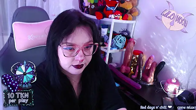 Snapshot of LiloMoon69 chatting on December 2, 2025, 2:23 pm LiloMoon69 online show from December 2, 2025, 2:23 pm