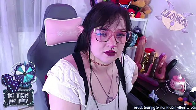 Snapshot of LiloMoon69 chatting on December 4, 2025, 2:04 pm LiloMoon69 online show from December 4, 2025, 2:04 pm