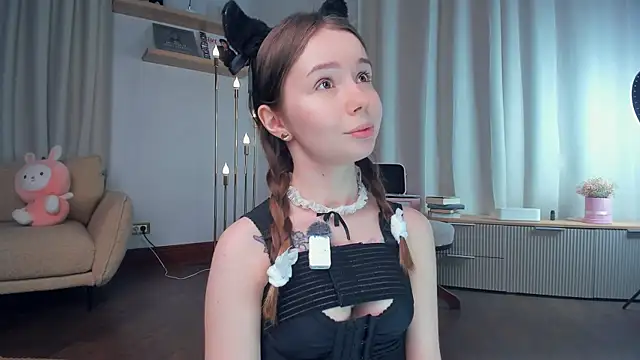 Snapshot of DominikaElis chatting on April 21, 2026, 1:42 am DominikaElis online show from April 21, 2026, 1:42 am