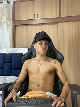 Snapshot of _CamiloBass chatting on February 1, 2026, 1:04 am CamiloBass online show from February 1, 2026, 1:04 am