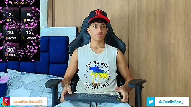 Snapshot of _CamiloBass chatting on February 1, 2026, 8:18 pm CamiloBass online show from February 1, 2026, 8:18 pm