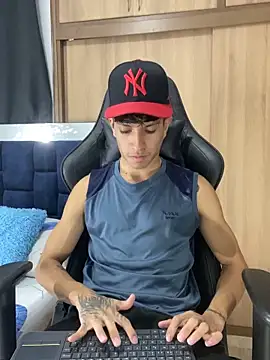 Snapshot of _CamiloBass chatting on February 28, 2026, 2:12 am CamiloBass online show from February 28, 2026, 2:12 am