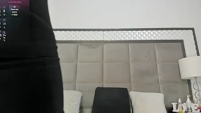 OliviaBurning online show from March 6, 2025, 7:32 pm