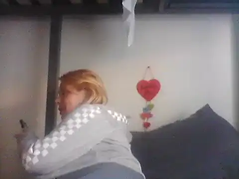 Snapshot of burrkitty chatting on December 6, 2024, 8:40 pm burrkitty online show from December 6, 2024, 8:40 pm