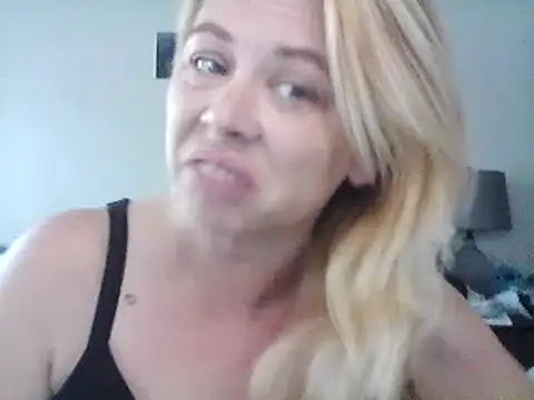 Snapshot of burrkitty chatting on December 30, 2024, 12:32 am burrkitty online show from December 30, 2024, 12:32 am