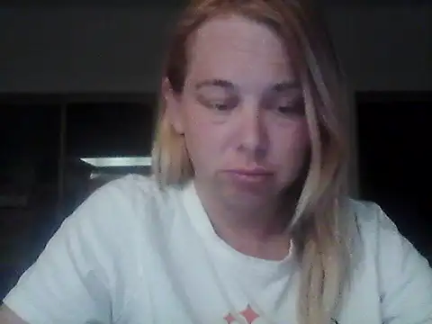 Snapshot of burrkitty chatting on October 6, 2025, 3:37 am burrkitty online show from October 6, 2025, 3:37 am