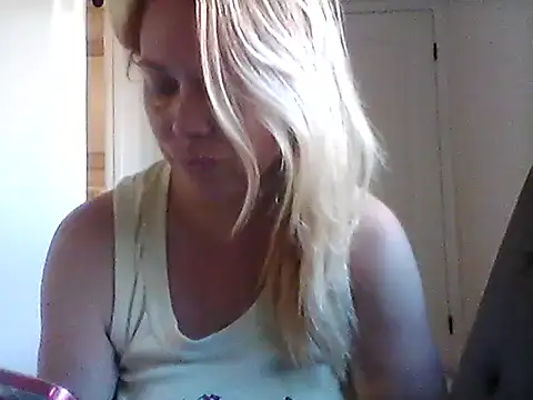 Snapshot of burrkitty chatting on November 26, 2025, 10:33 pm burrkitty online show from November 26, 2025, 10:33 pm