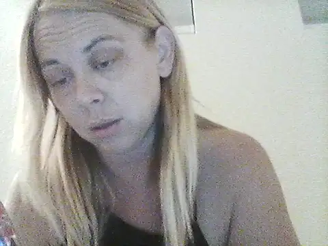 Snapshot of burrkitty chatting on December 15, 2025, 6:28 am burrkitty online show from December 15, 2025, 6:28 am