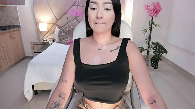 amelie jhons online show from December 17, 2025, 10:05 pm