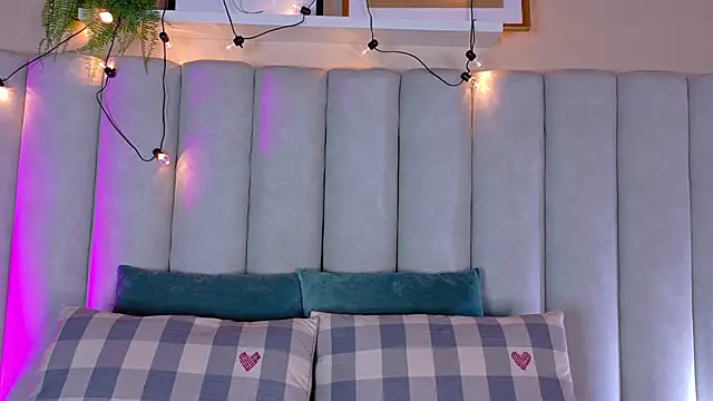 Snapshot of EngelStone chatting on October 16, 2025, 7:48 pm EngelStone online show from October 16, 2025, 7:48 pm