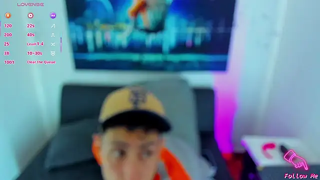 Piggy Eddy online show from November 18, 2025, 2:43 pm