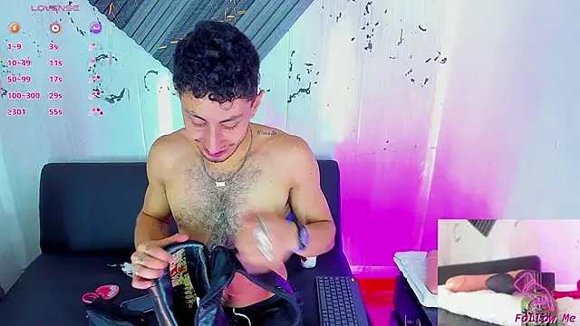 Piggy Eddy online show from November 24, 2025, 8:41 pm