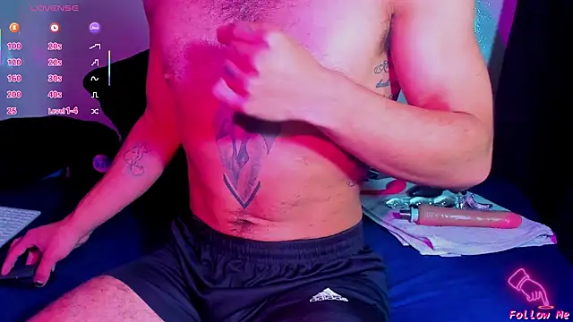 Snapshot of Piggy_Eddy chatting on February 8, 2026, 2:59 am Piggy Eddy online show from February 8, 2026, 2:59 am