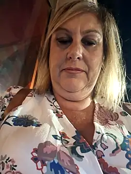 Snapshot of Mara-24 chatting on September 20, 2025, 8:21 pm Mara-24 online show from September 20, 2025, 8:21 pm