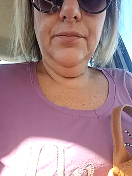 Snapshot of Mara-24 chatting on November 5, 2025, 9:53 am Mara-24 online show from November 5, 2025, 9:53 am