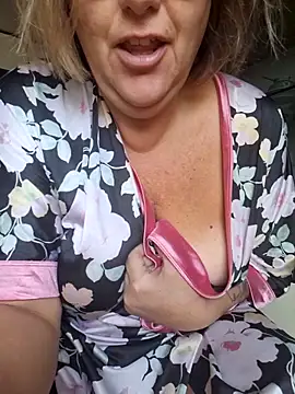 Snapshot of Mara-24 chatting on November 6, 2025, 12:06 pm Mara-24 online show from November 6, 2025, 12:06 pm