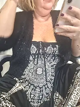 Snapshot of Mara-24 chatting on December 2, 2025, 10:31 am Mara-24 online show from December 2, 2025, 10:31 am